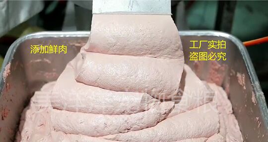 Homemade whole-breed salmon and duck meat without additives