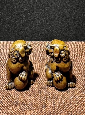 狮子滚绣球微雕一对小摆件纯黄铜