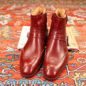 ເກີບເຮັດດ້ວຍມື Martin boots British pointed toe short boots red men's carved boots calfskin pointed toe brogue