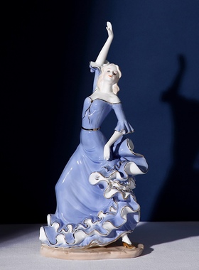 新品欧式陶瓷摆件舞蹈西洋女人物艺术创意客厅酒柜卧室装饰品家居