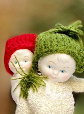 D56绿帽子背宝宝雪娃白色