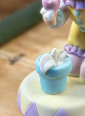 陶瓷水滴娃娃花朵摆件礼物