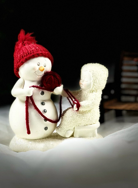 持续瓷生 department56陶瓷红帽子母子雪娃雪宝缠毛线工艺品摆件