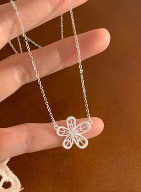 S925镀银甜美镂空花朵项链女简约时尚小香风精致优雅锁骨链ins风