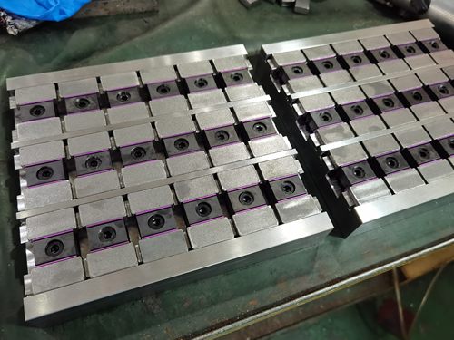 ok夹具双向侧顶仿形cn加中心多工位装并列虎钳数控气动紧面内撑圆 - 图1