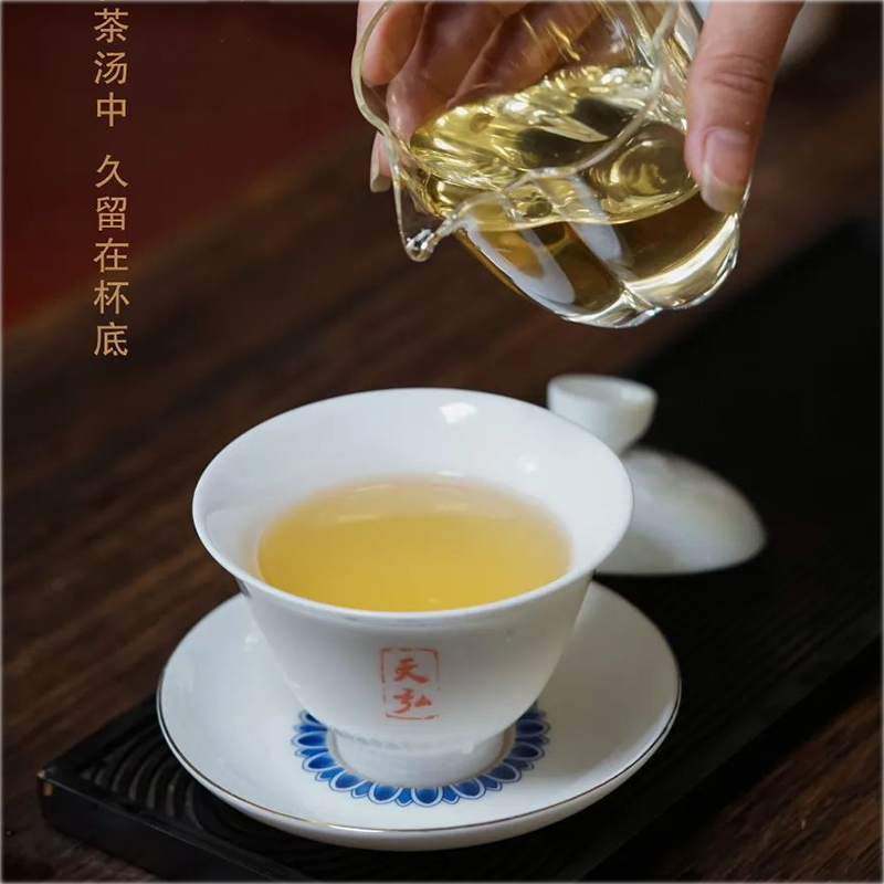 天弘茶厂2023年易武青生普头春茶紧压普洱茶生茶云南七子饼茶357g