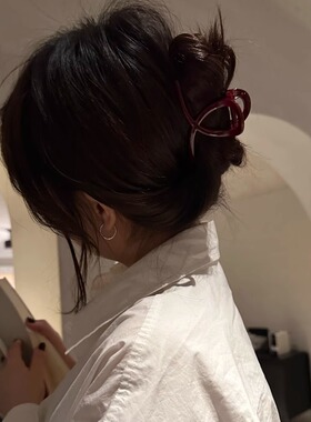 抓夹气质高级感红色鲨鱼夹