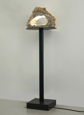 客厅沙发旁石材落地灯摆件侘寂风