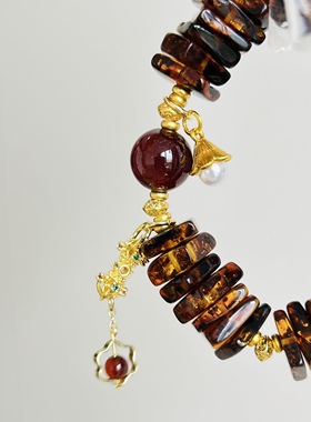 天然琥珀血珀屁桃切片石榴石圆珠手串新中式复古多宝水晶佛珠手链