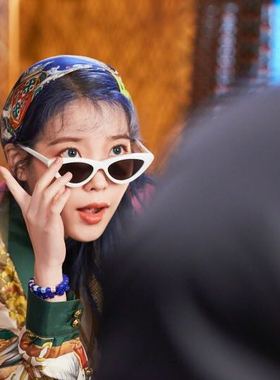 love李知恩主打玻璃玉髓珠手链