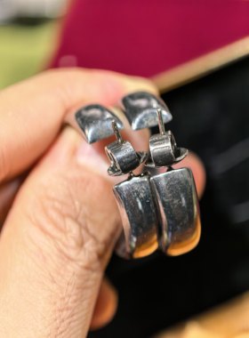 美国中古纯银宽面圈耳钉，刻印Sterling纯银标，厚重弧面抛光素圈