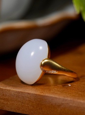 18k金镶嵌新疆和田羊脂白玉蛋面女款戒指