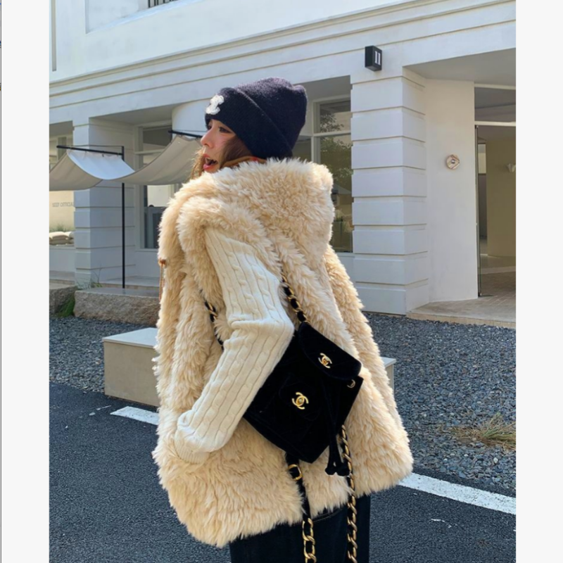 皮毛一体复古设计感连帽女秋冬款2025新款宽松无袖开衫毛毛外套 - 图2