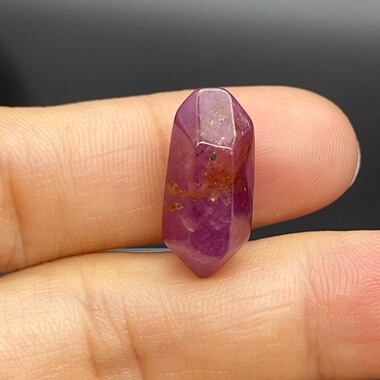 17.06ct红宝石六柱体原石裸石打磨抛光无优化挂坠 菩提手串配珠饰