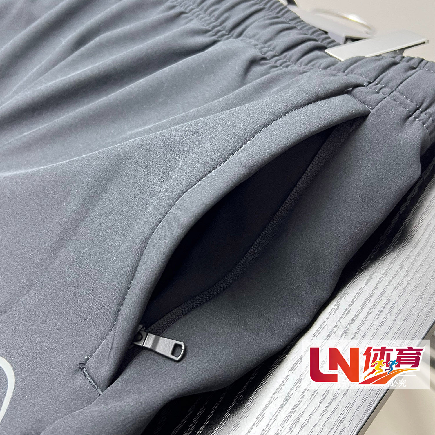 李宁速干裤 2025冬季新品男子加绒保暖防泼水宽松运动长裤AYKV435,淘宝优惠券,粉丝福利购,淘宝优惠卷