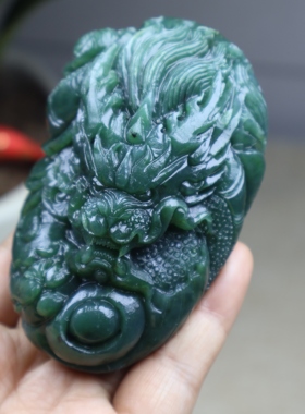 新品自家雕刻天然碧玉龙手把件毛货包抛光