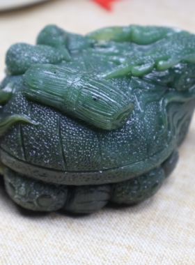 新品毛货天然碧玉龙龟手把件龙龟小摆件包抛光