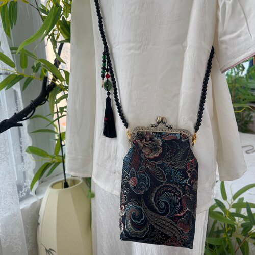 【成品】新中式斜挎包女竖式手机包抖音爆款复古流苏口金手工包 - 图2