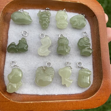 天然和田玉十二生肖三合六合吊坠项链锁骨链挂饰滴流手机链牛马猴