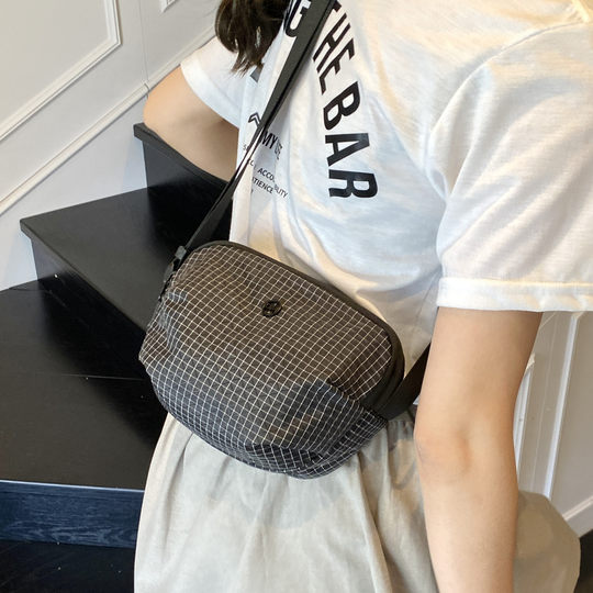 Plaid nylon cloth small bag 2025 new fashion sports bag casual versatile men and women light one-shoulder crossbody bag