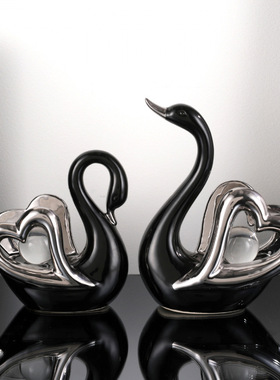 高颜值温馨情侣天鹅摆件现代轻奢家居玄关客厅酒柜电视柜装饰品