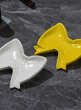 创意蝴蝶结肥皂盒沥水免打孔香皂盒置物架可爱陶瓷皂碟卫生间摆件