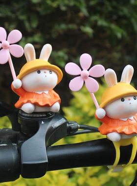 创意可爱雨衣兔子风车竹蜻蜓兔年电瓶自行车载电动摩托送闺蜜礼品