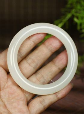 古晨和田玉藕粉圆条手镯