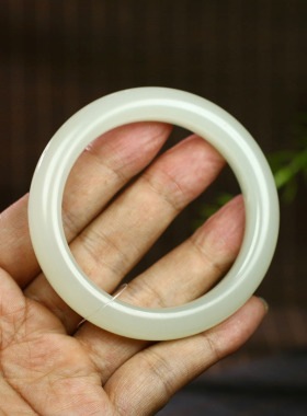 古晨和田玉冰晴水圆条手镯