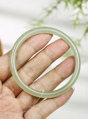 古晨和田玉晴水圆条手镯