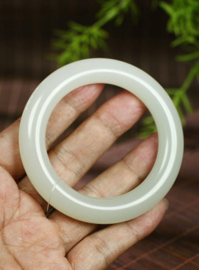 古晨和田玉冰晴水圆条手镯