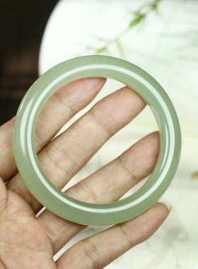 古晨和田玉冰晴水手镯