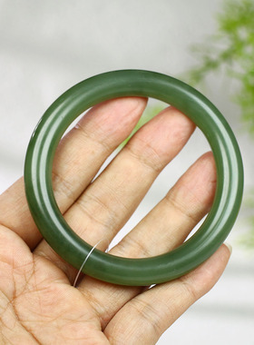 古晨和田玉湖水绿圆条手镯