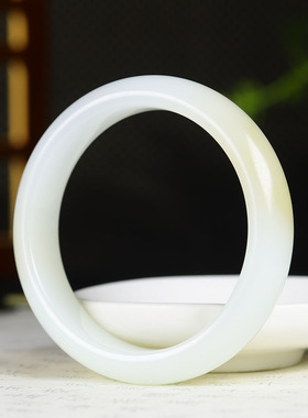 (古晨珠宝)新疆和田玉且末糖白玉手镯女款玉镯腕间美玉悬56g56mm