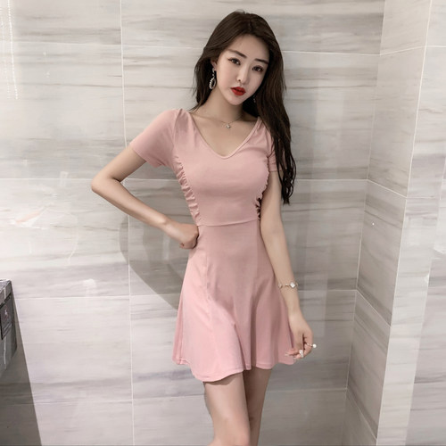 显胸裙子女夏季2026新款赫本风v领修身显瘦高腰短裙a字性感连衣裙 - 图0