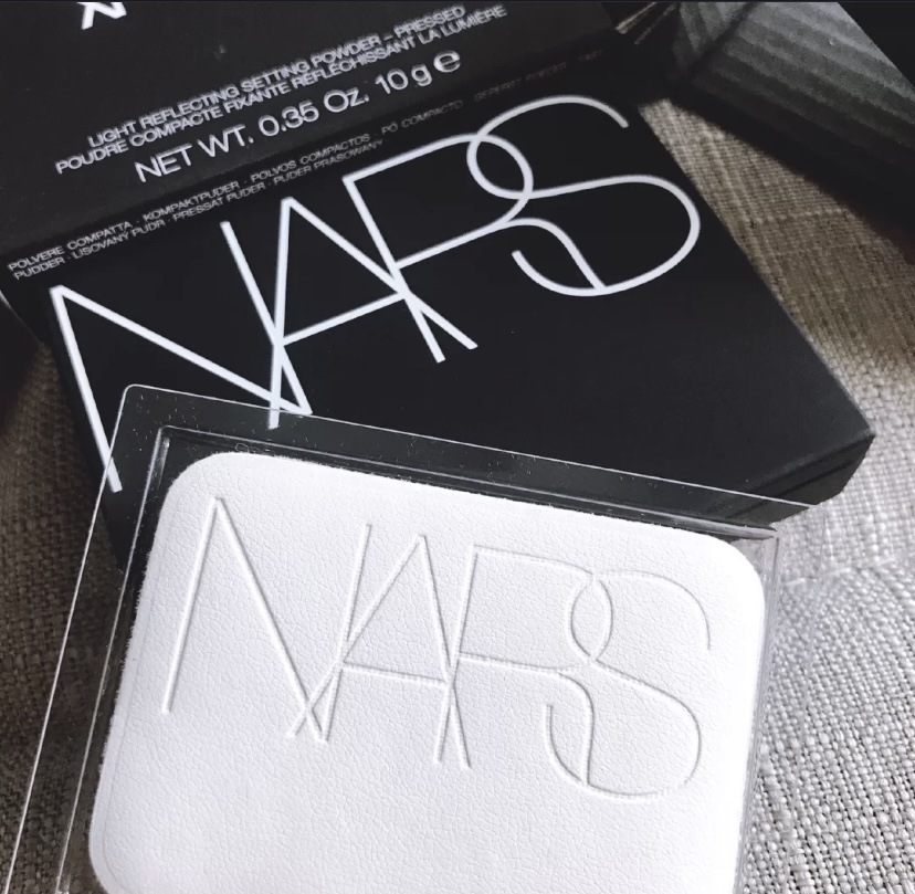 NARS/娜斯粉饼裸光蜜粉饼新款散粉控油清爽定妆持久遮瑕大白饼10g-图2