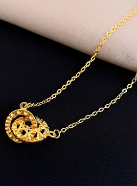 秋冬2026新款圆形镂空吊坠项链时尚气质小众锁骨链轻奢高级感项饰