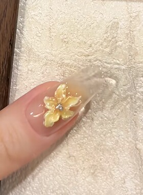春夏明媚黄色小花冰透猫眼美甲穿戴甲2026新款高级感气质显白美甲