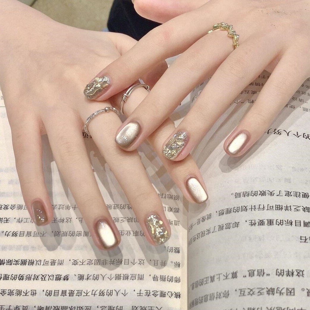 早秋新款百搭显白美甲穿戴甲2025高级感爆闪碎钻极光猫眼美甲贴片,淘宝优惠券,粉丝福利购,淘宝优惠卷