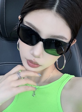 复古黑色一体曲面太阳眼镜女显瘦