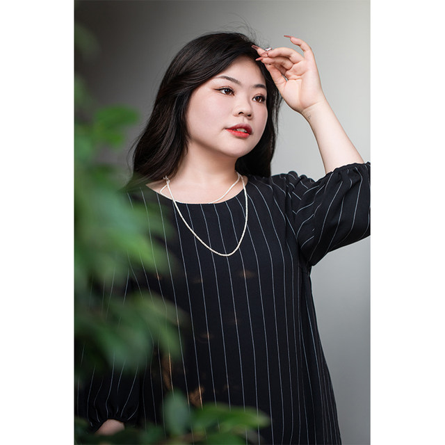 Beautiful Inn round neck slim fit small A-version dress