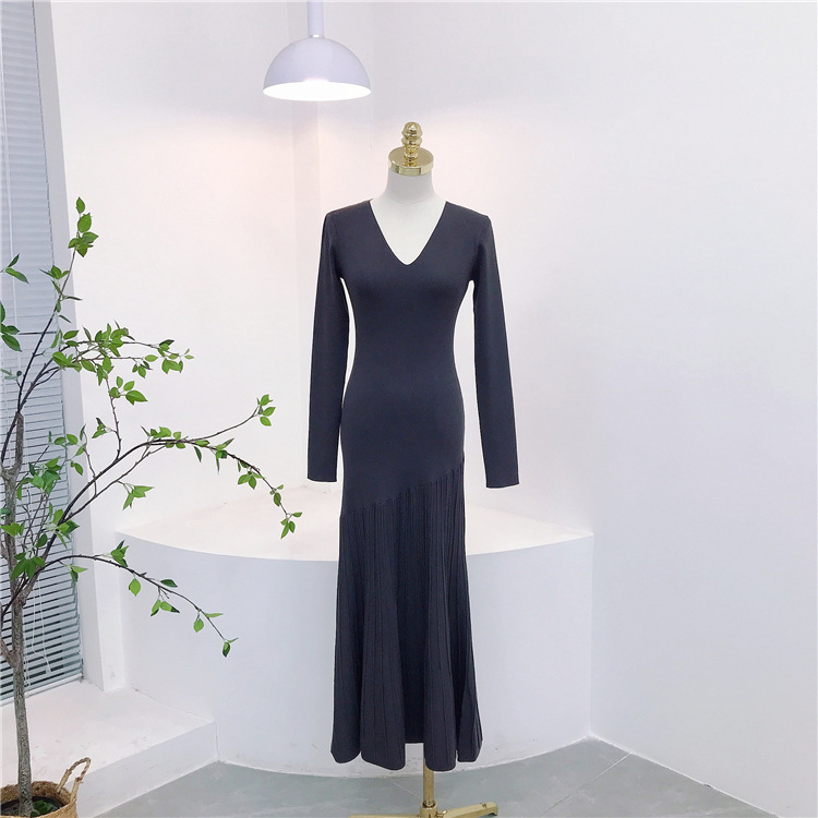 气质优雅V领针织连衣裙女2025高级感内搭包臀打底毛衣中长鱼尾裙 - 图1