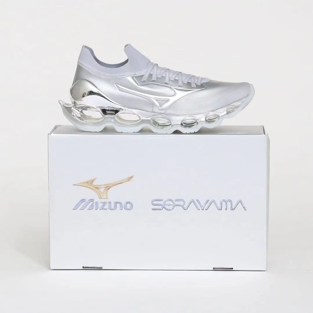 Mizuno 空山基 WAVE PROPHECY SORAYAMA银色美津浓2G预言系列跑鞋 - 图2