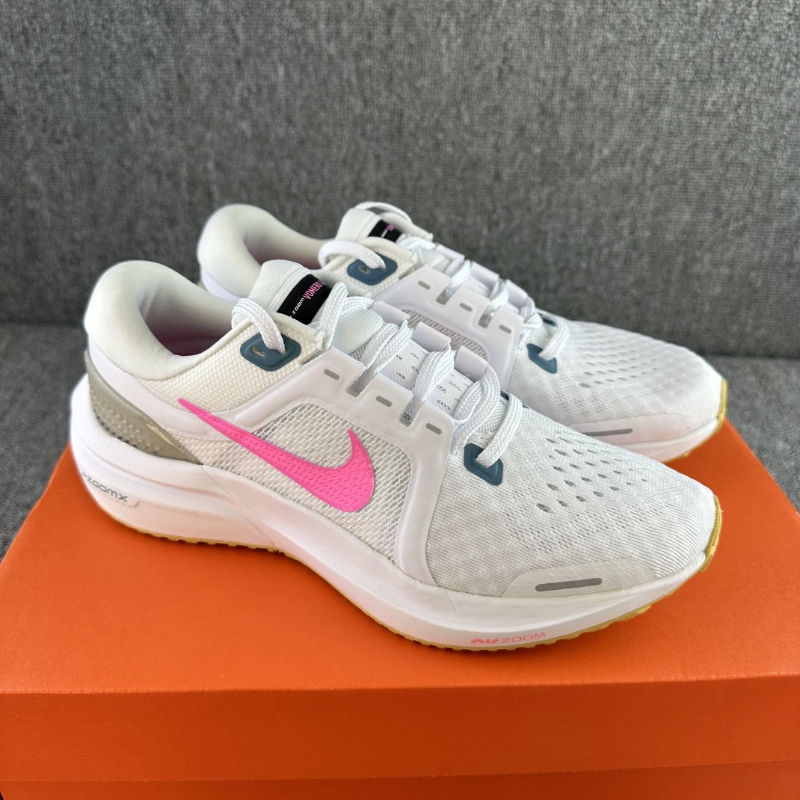 Nike耐克ZOOM VOMERO 16 女子气垫减震网面轻便跑步鞋 DA7698-103 - 图2