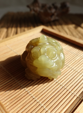 青花籽料三足金蟾黑白分明