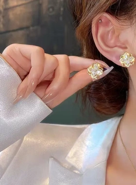 欧美旋转四叶花项链女ins风冷淡风可旋转吊坠百搭钛钢锁骨链