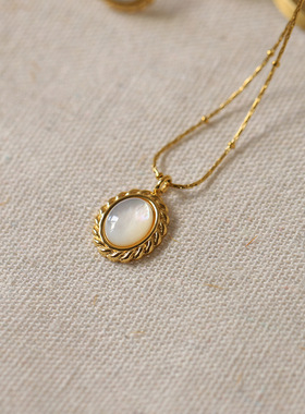 ED196 古早麻花白贝母时尚复古扭纹贝壳耳钉项链锁骨链 钛钢镀金