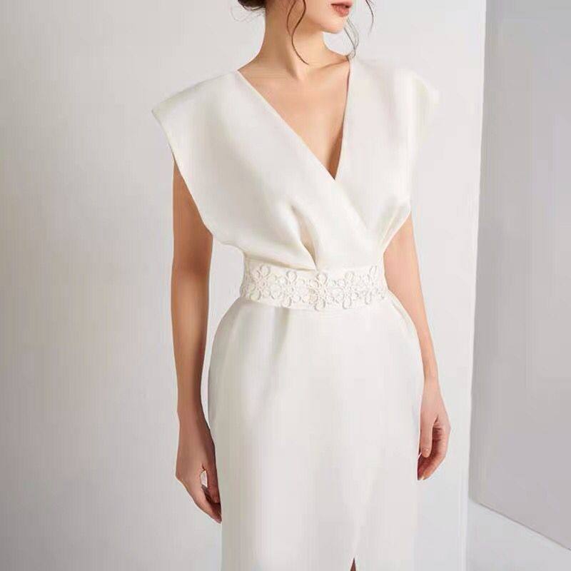 法式性感V领白色礼服轻奢小众高端级气质名媛晚宴年会收腰连衣裙