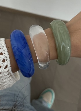 日韩糖果色小版细手腕加戴到100斤女神开口透明亚克力手镯