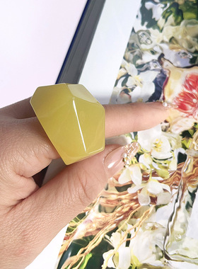 纯净版新潮亚克力醋酸树脂大款刻面锥体戒指多色椎体立体戒圈外贸